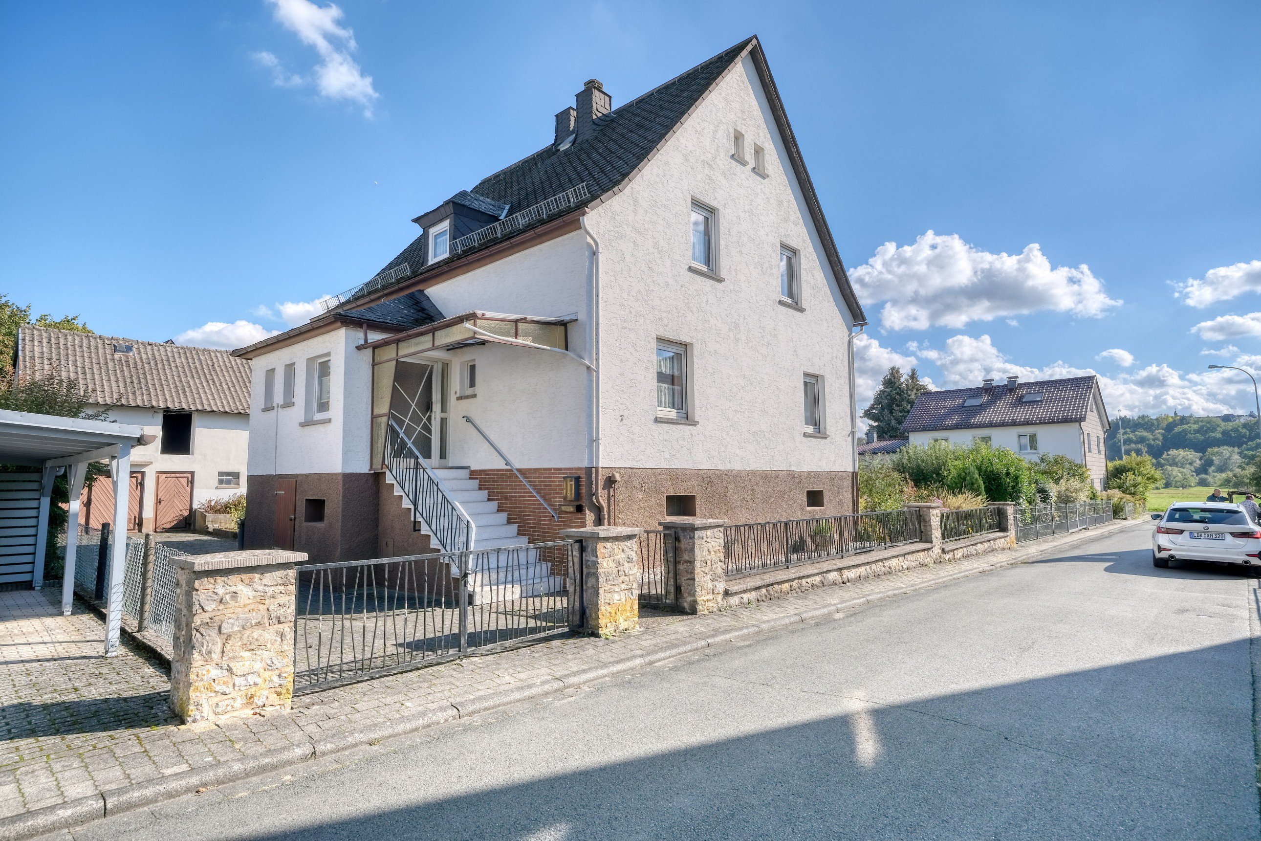 Foto Ruhig gelegenes Einfamilienhaus mit Garten und kleiner Scheune - provisionsfrei