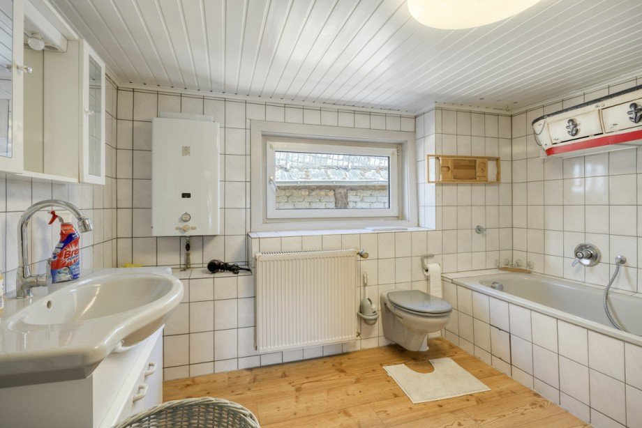 Badezimmer Obergeschoss Ansicht 1 Einfamilienhaus Wetzlar