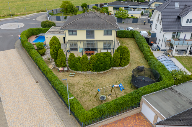 R�ckansicht mit Garten Einfamilienhaus Lahnau