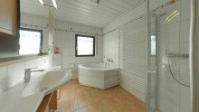 06_Badezimmer_linkes Haus Einfach mehr Rendite - provisionsfrei