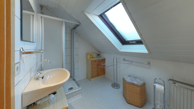 16_Badezimmer DG Einfamilienhaus Bad Endbach