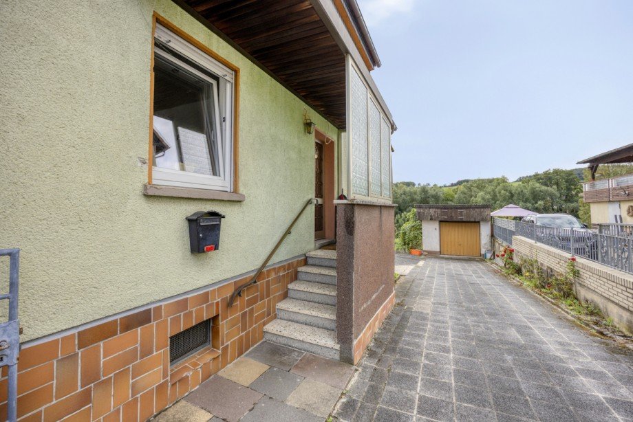 Eingang Einfamilienhaus Langg�ns / Oberkleen