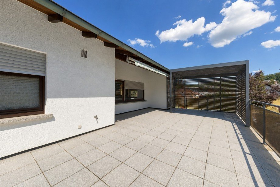 Terrasse ohne M�bel (KI-optimiert) Mehrfamilienhaus Hohenahr