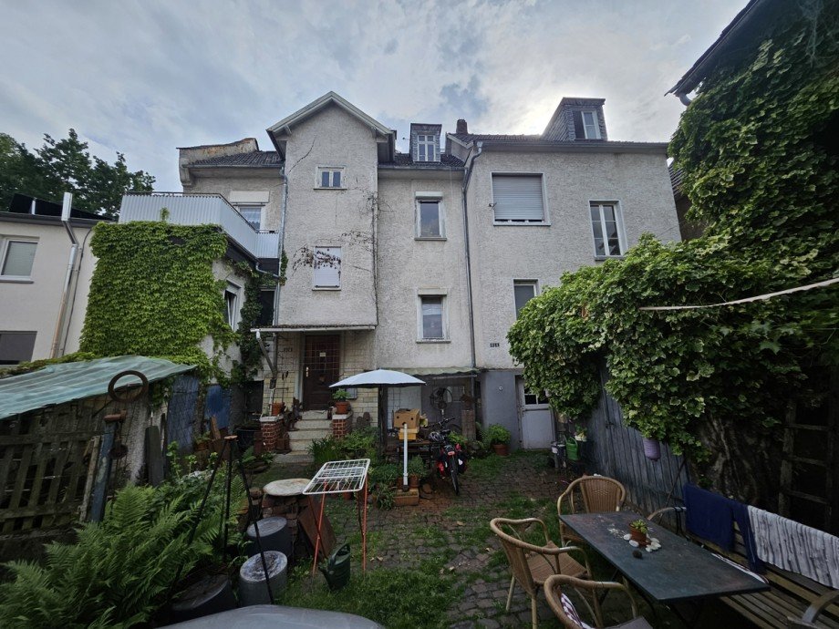 Hofseite Zweifamilienhaus Gie�en / Wieseck