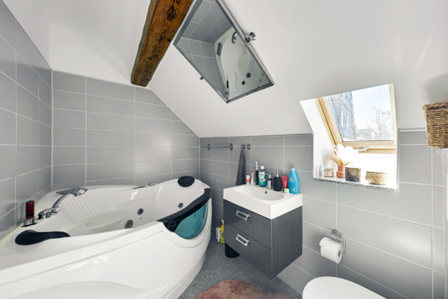 Badezimmer Dachgeschoss Etagenwohnung Wetzlar / Wetzlar