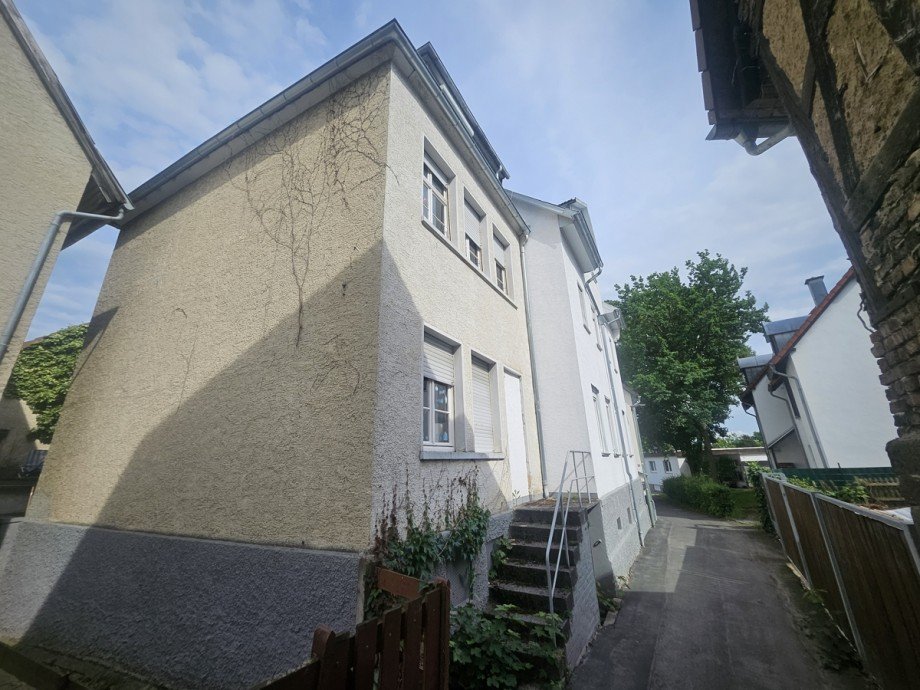 R�ckseite Zweifamilienhaus Gie�en / Wieseck
