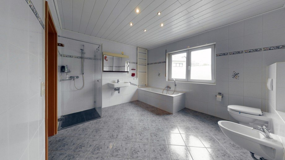 Badezimmer Einfamilienhaus Sch�ffengrund / Schwalbach