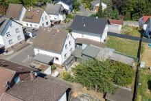 Seitenansicht mit Garten Raum f�r Tr�ume - provisionsfrei