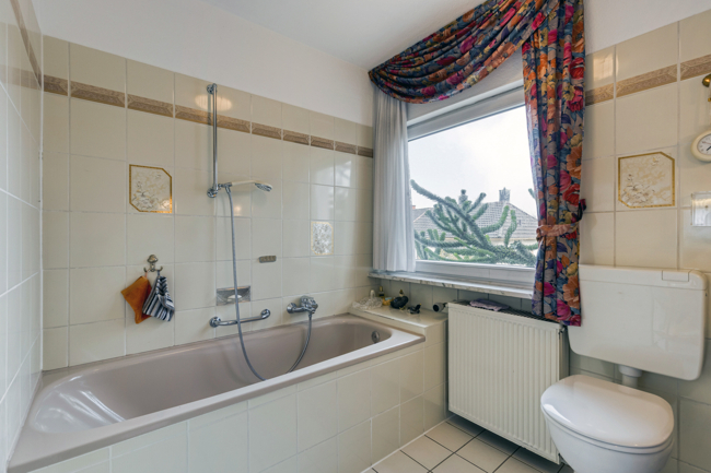 Badezimmer OG Doppelhaush�lfte Wetzlar