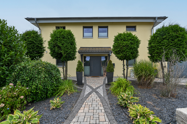 Hausvorderseite Einfamilienhaus Lahnau
