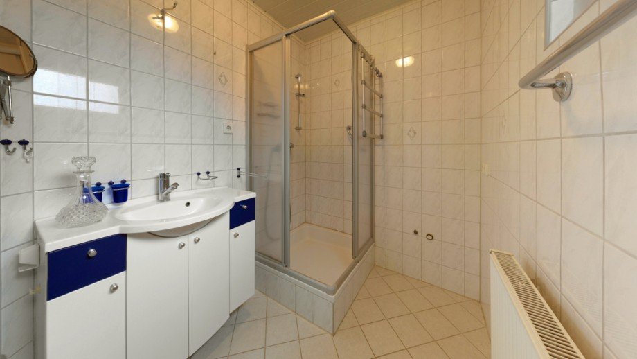 Badezimmer EG vorn Zweifamilienhaus Wetzlar / Hermannstein