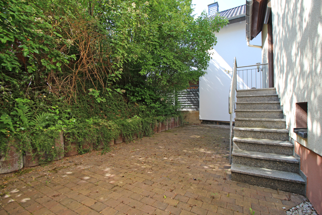 19_Terrasse_rechtes Haus Zweifamilienhaus Solms