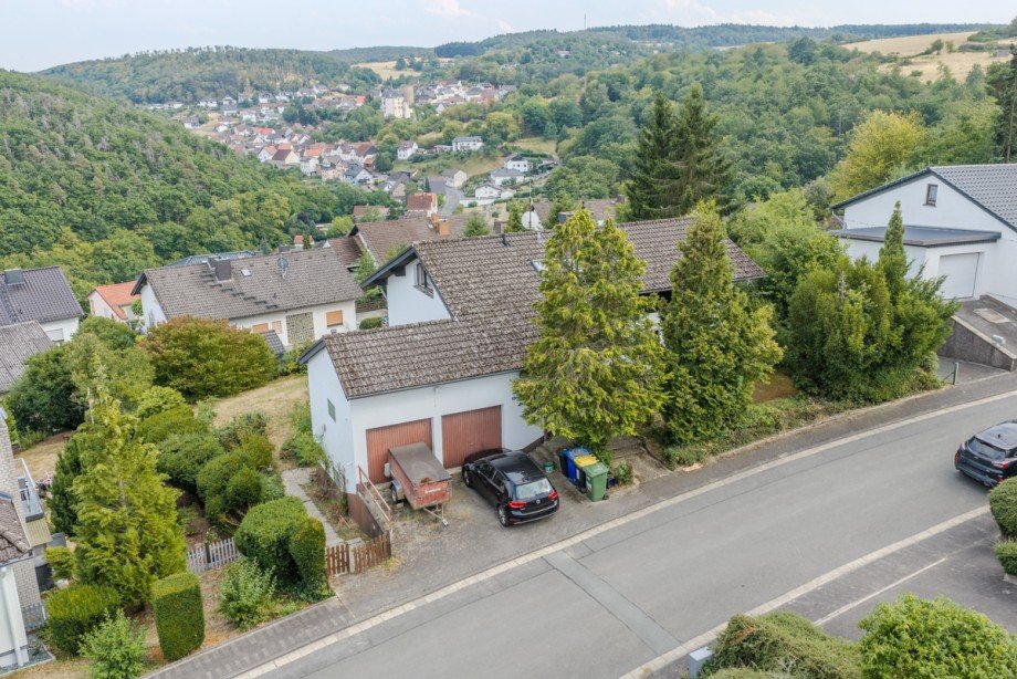 Drohnenansicht Mehrfamilienhaus Langg�ns / Cleeberg