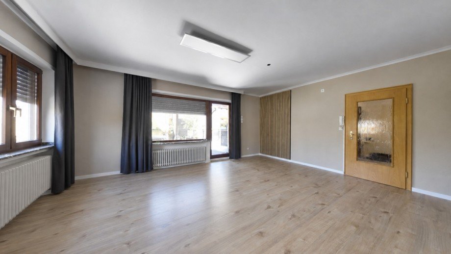 Wohnzimmer ohne M�bel (KI-optimiert) Mehrfamilienhaus Hohenahr