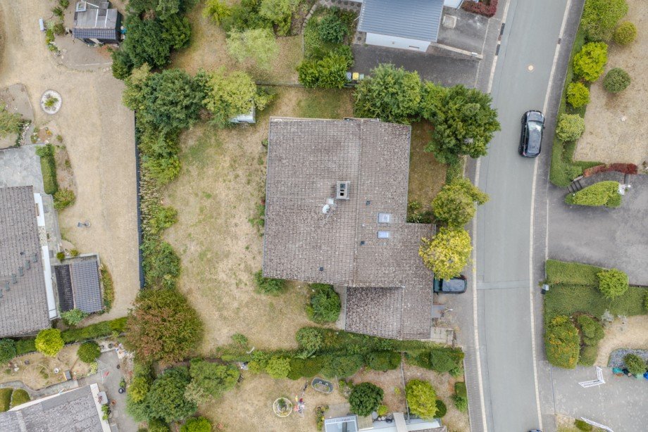 Drohnenansicht Mehrfamilienhaus Langg�ns / Cleeberg