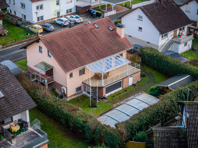 Gesamtansicht mit Pool Einfamilienhaus Solms