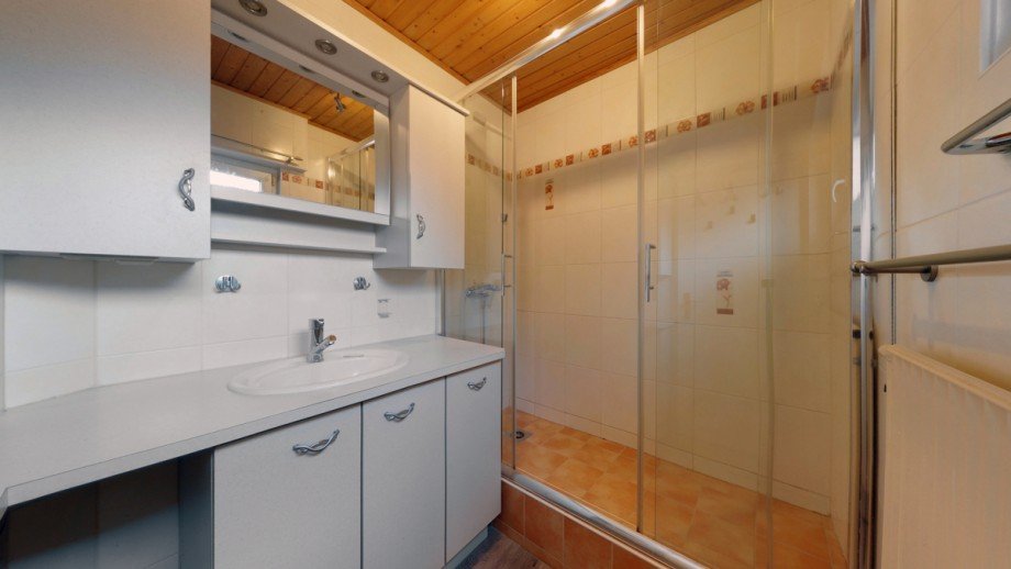 Badezimmer Vorderhaus Zweifamilienhaus Wetzlar / Hermannstein