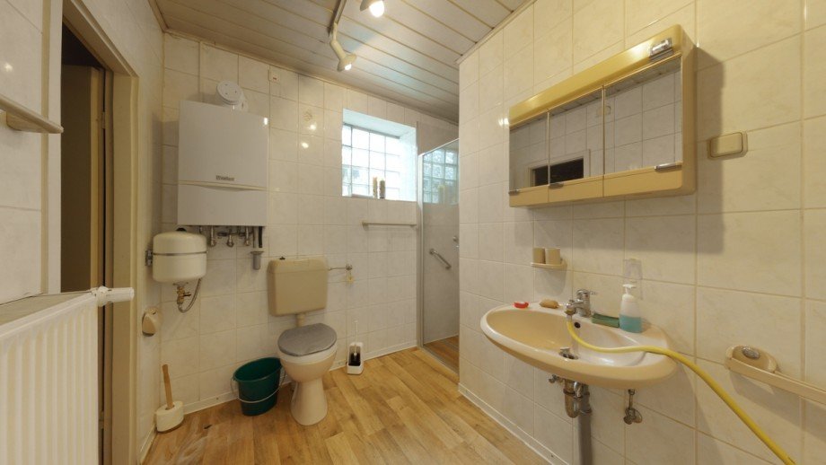 Badezimmer Hinterhaus Zweifamilienhaus Wetzlar / Hermannstein